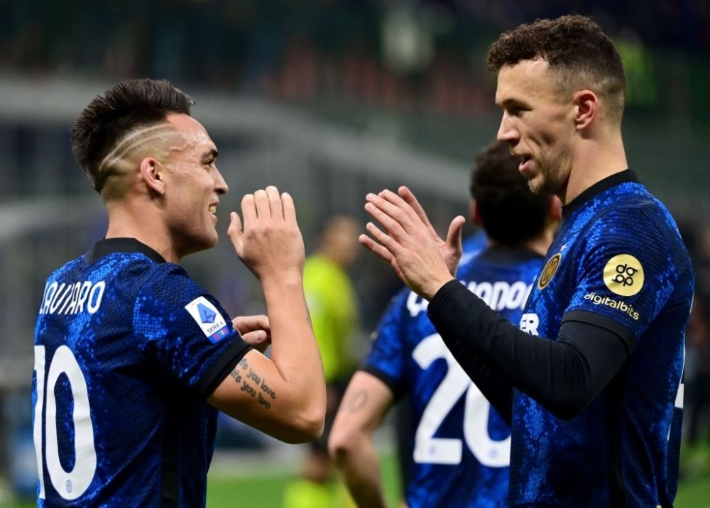 军团再次登顶，德甲赛季表现可圈可点